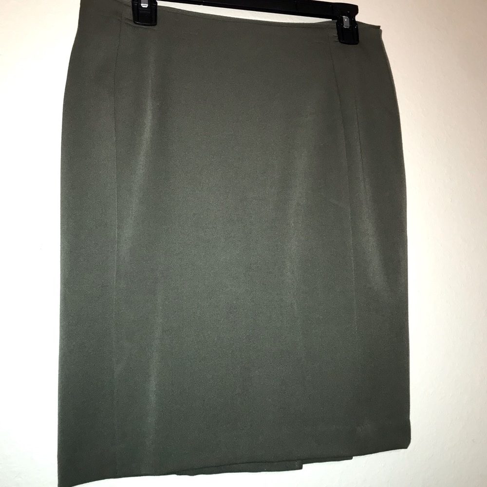 Women’s H&M Olive Green Skirt size US 12